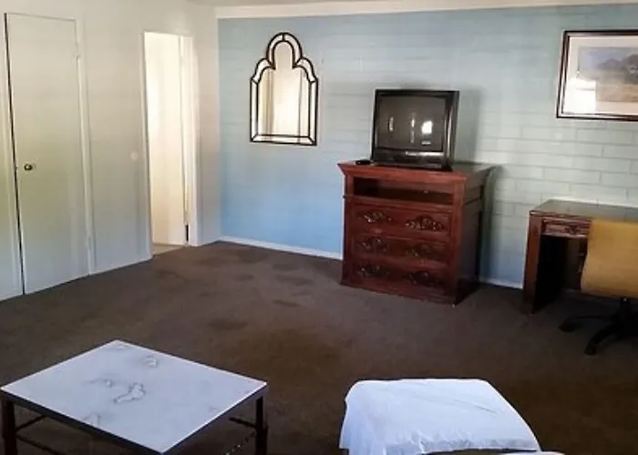 Riviera Motor Motel 2*